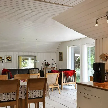 Feriehus Four-bedroom Holiday In 7