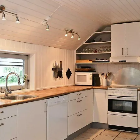 Feriehus Four-bedroom Holiday In 7 *